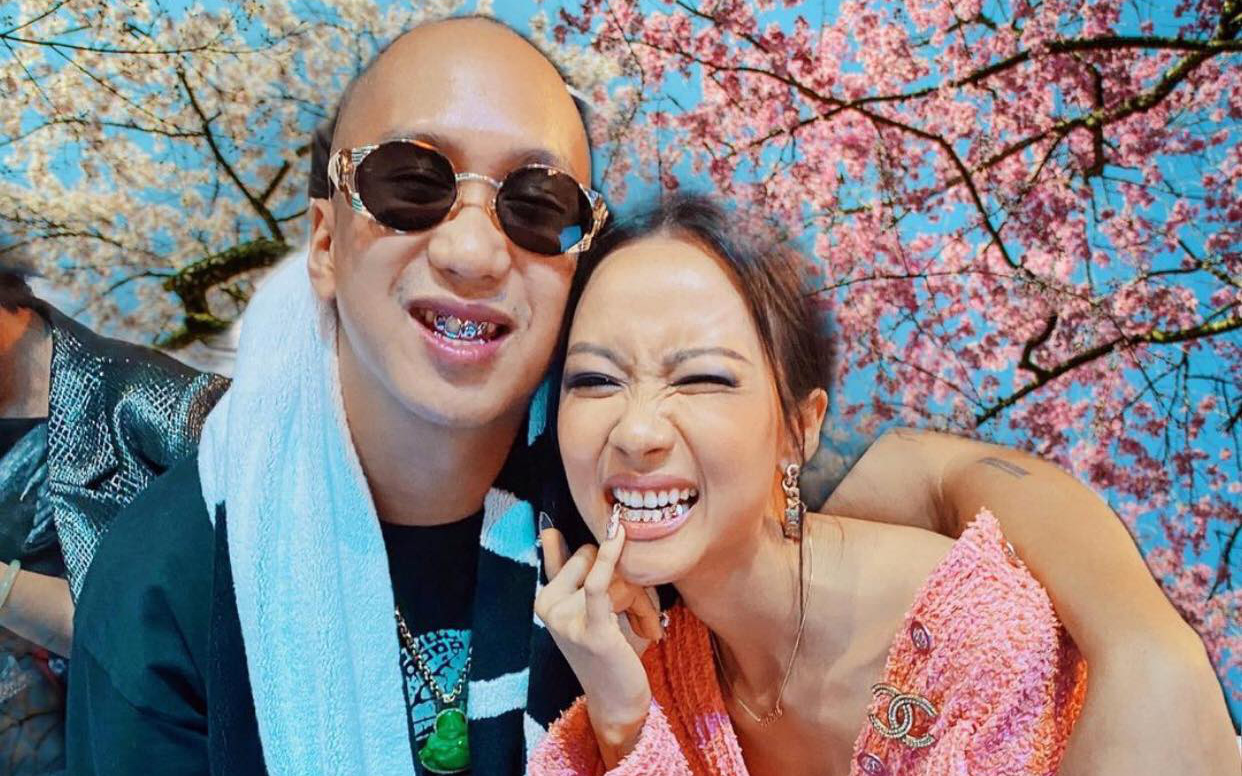 Hiếm lắm mới thấy Suboi khoe ảnh với ông xã tại sự kiện: Nữ rapper khoe răng kim cương &quot;chanh sả&quot;, vợ chồng chất cả đôi!