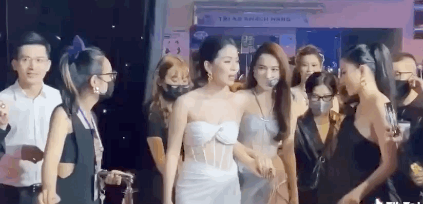 Nhã Phương chủ động nhường Lệ Quyên lên thảm đỏ VIFW 2020 trước, đàn chị liền có pha xử lý vẹn cả đôi đường cực khéo! - Ảnh 5.