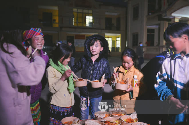 Ẩm thực 3 miền Việt đa dạng và hấp dẫn quá: Người Mông bất ngờ vì lần đầu tiên nếm thử món ăn miền xuôi - Ảnh 9.