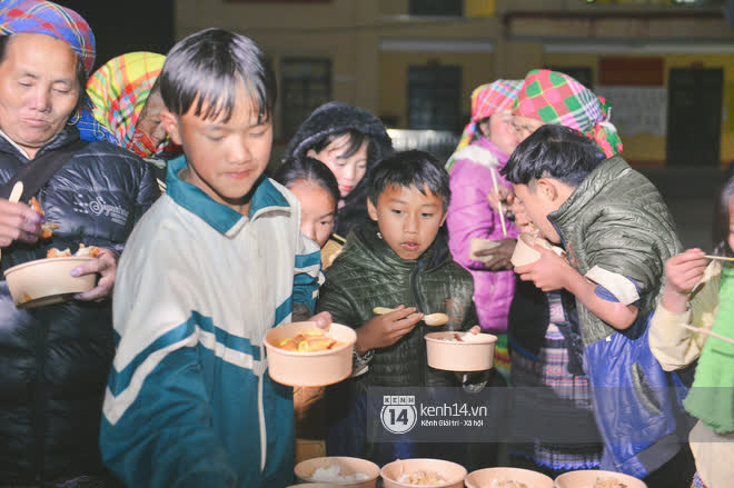 Ẩm thực 3 miền Việt đa dạng và hấp dẫn quá: Người Mông bất ngờ vì lần đầu tiên nếm thử món ăn miền xuôi - Ảnh 10.