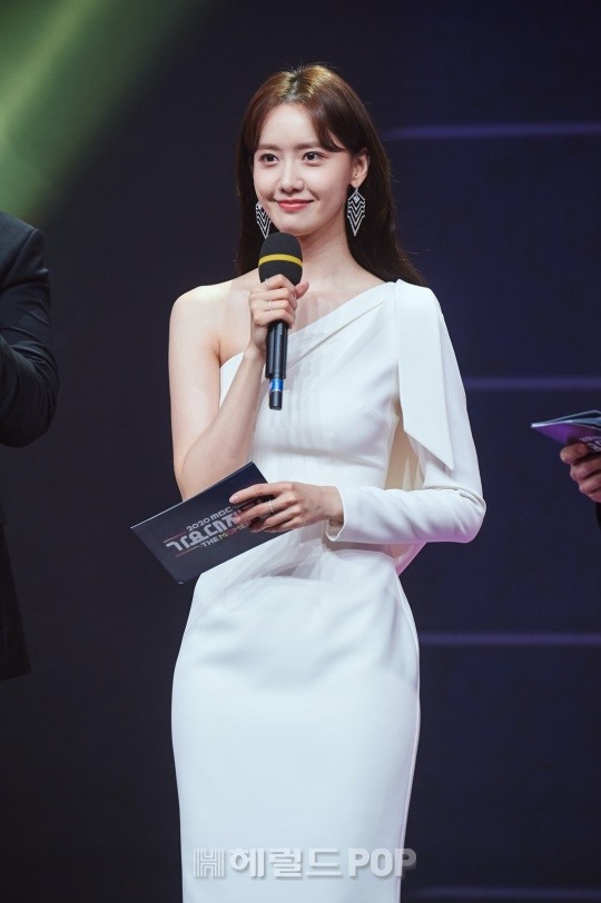 Nữ thần MBC Gayo Daejejeon gọi tên Yoona (SNSD): 5 năm liên tiếp làm MC, mỗi năm lại xinh hơn vạn phần, năm nay gây bão cả MXH - Ảnh 25.