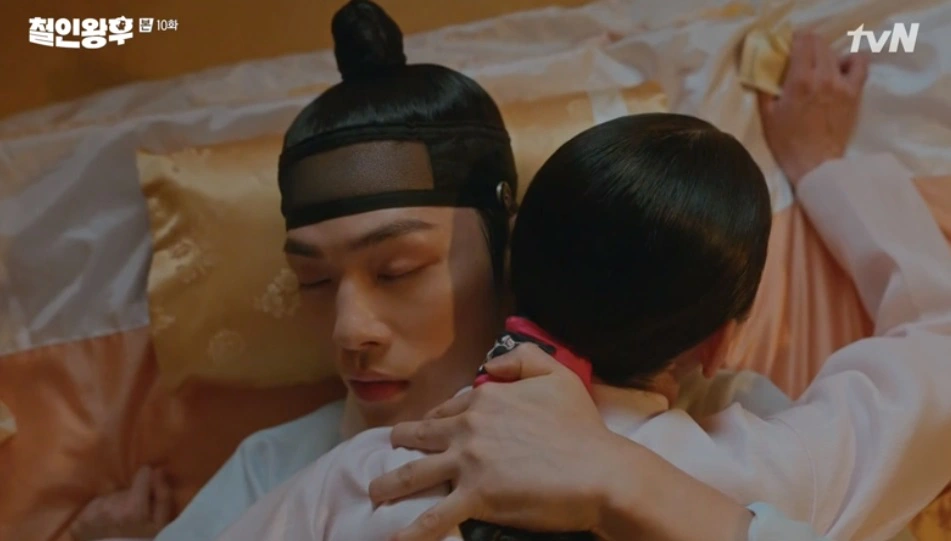 Kim Jung Hyun đâu ngại ôm hôn, lăn giường với bạn diễn, chỉ cần Seo Ye Ji không kiểm soát thôi! - Ảnh 14.