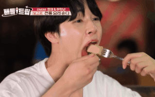Thêm một idol góp mặt trong danh sách &quot;thánh ăn&quot; Kpop, cuồng đồ ăn đến nỗi bất chấp cả hình tượng
