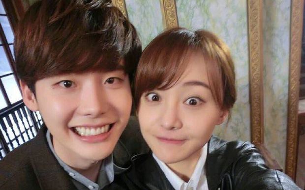 Fan lật mặt khẳng định Trịnh Sảng ngoại tình với Lee Jong Suk, lộ thêm cả cách &quot;đánh dấu&quot; bạn trai gây choáng