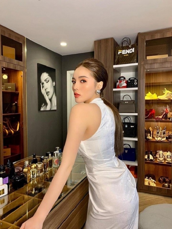 Thăm căn hộ của Hoa hậu Kỳ Duyên: Phòng đồ hiệu toàn mùi tiền khiến chị em ghen tỵ đỏ mắt - Ảnh 11.