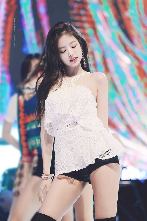 Ảnh mừng năm mới của Jennie (BLACKPINK) bỗng gây tranh cãi: Mất danh hiệu nữ thần sexy vì tăng cân hay bị dìm? - Ảnh 5.