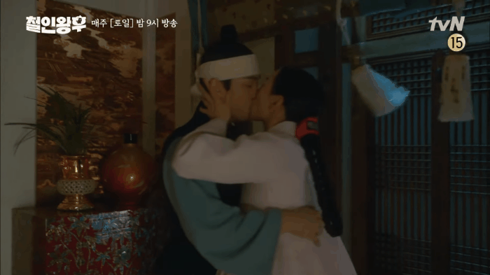 Netizen xịt máu mũi với màn quện môi của Shin Hye Sun - Kim Jung Hyun ở Mr. Queen  - Ảnh 2.