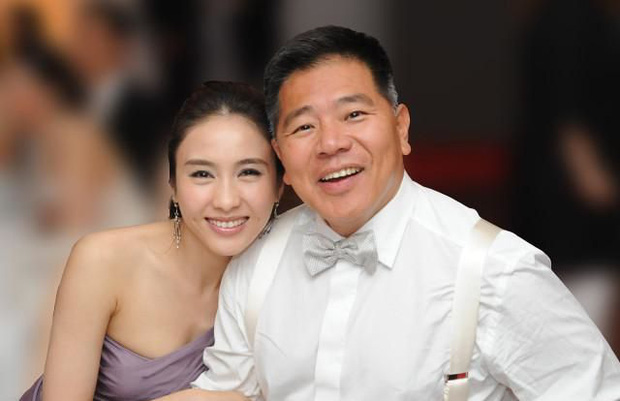 Đệ nhất mỹ nhân TVB Lê Tư khoe ảnh sinh nhật tuổi 50, ông xã tỷ phú và em trai tàn tật hiếm hoi lộ diện bèn chiếm luôn spotlight - Ảnh 7.