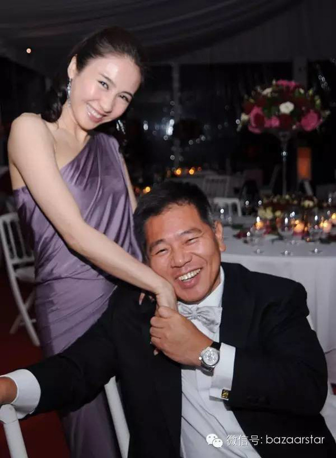 Đệ nhất mỹ nhân TVB Lê Tư khoe ảnh sinh nhật tuổi 50, ông xã tỷ phú và em trai tàn tật hiếm hoi lộ diện bèn chiếm luôn spotlight - Ảnh 6.