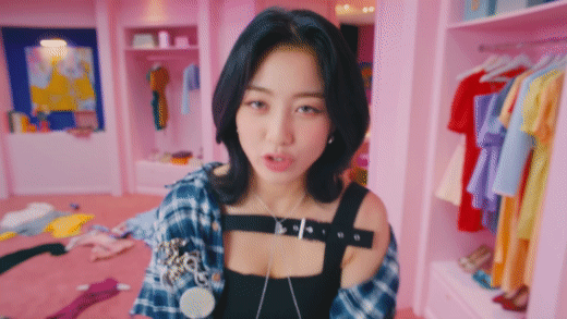 TWICE bùng nổ visual nhưng hát tiếng Anh như tiếng Hàn trong MV mới, netizen ngán ngẩm vì động thái vắt kiệt sức gà nhà của JYP - Ảnh 9.