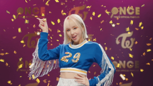 TWICE bùng nổ visual nhưng hát tiếng Anh như tiếng Hàn trong MV mới, netizen ngán ngẩm vì động thái vắt kiệt sức gà nhà của JYP - Ảnh 7.
