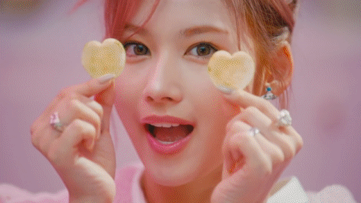 TWICE bùng nổ visual nhưng hát tiếng Anh như tiếng Hàn trong MV mới, netizen ngán ngẩm vì động thái vắt kiệt sức gà nhà của JYP - Ảnh 5.
