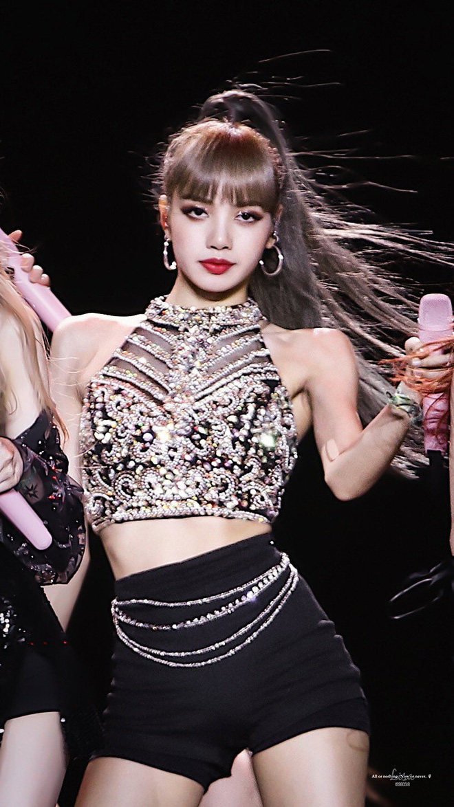 Lisa kể tên chuyến lưu diễn đáng nhớ của BLACKPINK, không ngạc nhiên khi sân khấu được chọn gây bùng nổ toàn cầu - Ảnh 3.