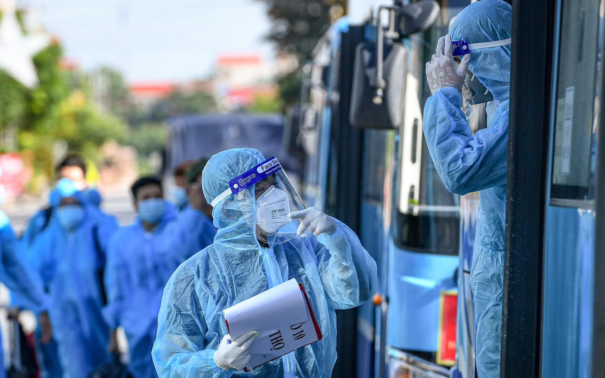 Diễn biến dịch ngày 12/10: Hà Nội thêm 7 ca mắc Covid-19 mới liên quan Bệnh viện Việt Đức; Mỹ bàn giao 77 tủ lạnh âm sâu, sắp viện trợ thêm 400.000 liều vắc xin