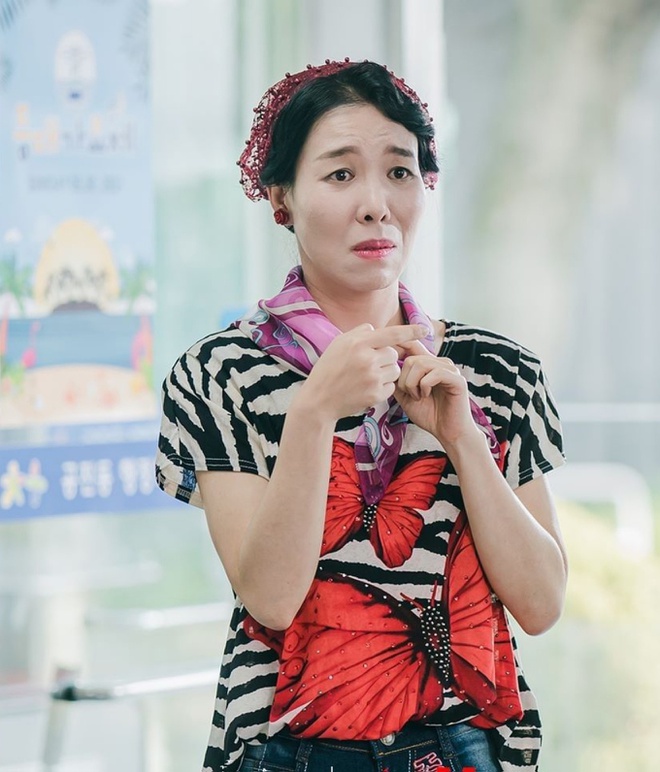 Ngã ngửa với nhan sắc thật của dàn cast Hometown Cha-Cha-Cha: Shin Min Ah lép vế nữ phụ, trùm cuối gây sốc cực mạnh - Ảnh 10.
