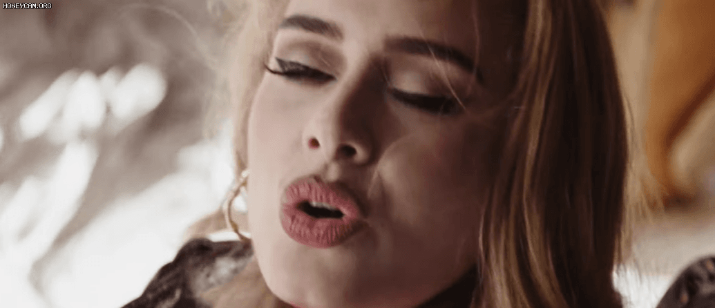 Nóng bỏng tay MV Easy On Me của Adele: Nhạc vẫn nức nở như ngày nào, visual lung linh nhưng có chút gì đó hụt hẫng? - Ảnh 6.