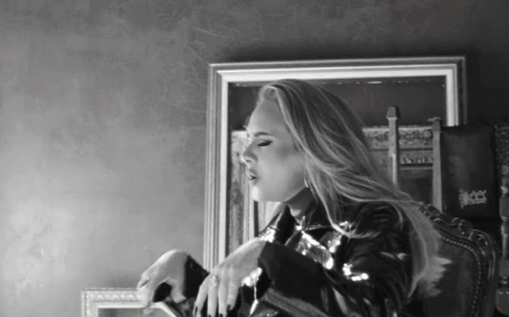 Nóng bỏng tay MV Easy On Me của Adele: Nhạc vẫn nức nở như ngày nào, visual lung linh nhưng có chút gì đó hụt hẫng?