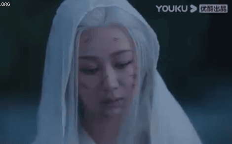 Dương Tử gây sốt với tạo hình tóc bạc phơ hiếm thấy ở phim mới, cưỡng hôn Thành Nghị nhưng lại trợn trừng thế này?