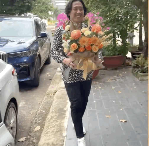 Trấn Thành mạnh tay mua xế xịn tặng sinh nhật bố mẹ, phản ứng của Hari Won nói lên thái độ với nhà chồng! - Ảnh 4.
