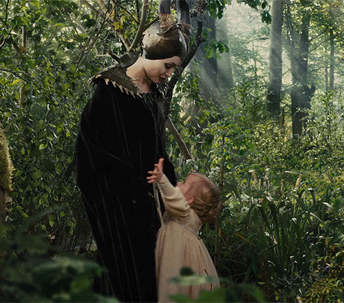 Sao nhí Maleficent dậy thì quá thành công: Visual tỏa sáng chả kém mẹ Angelina Jolie, mê nhất góc nghiêng y hệt bố Brad Pitt! - Ảnh 2.