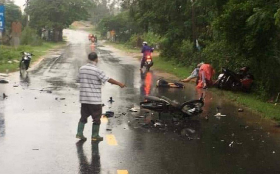 Tai nạn kinh hoàng giữa 3 xe máy khiến 3 người chết, 2 nạn nhân bị thương