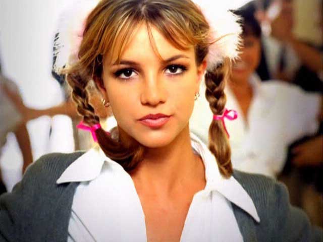 Tạo hình của Britney Spears chính là cảm hứng hot nhất Halloween năm nay, dàn sao Việt có đọ lại Hailey Bieber? - Ảnh 2.