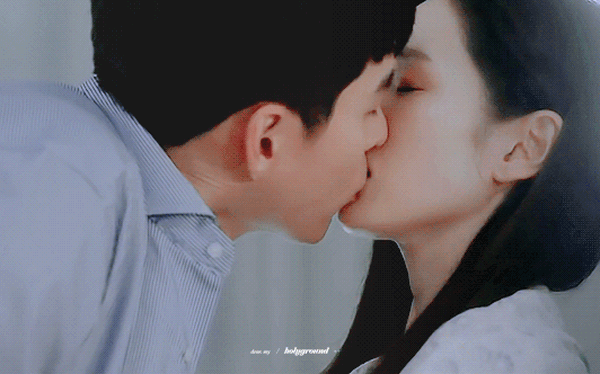 Cảnh Son Ye Jin che miệng cấm Hyun Bin hôn bị đào lại, nhìn đại úy lườm chị đẹp đến cháy mặt mà rụng tim - Ảnh 1.
