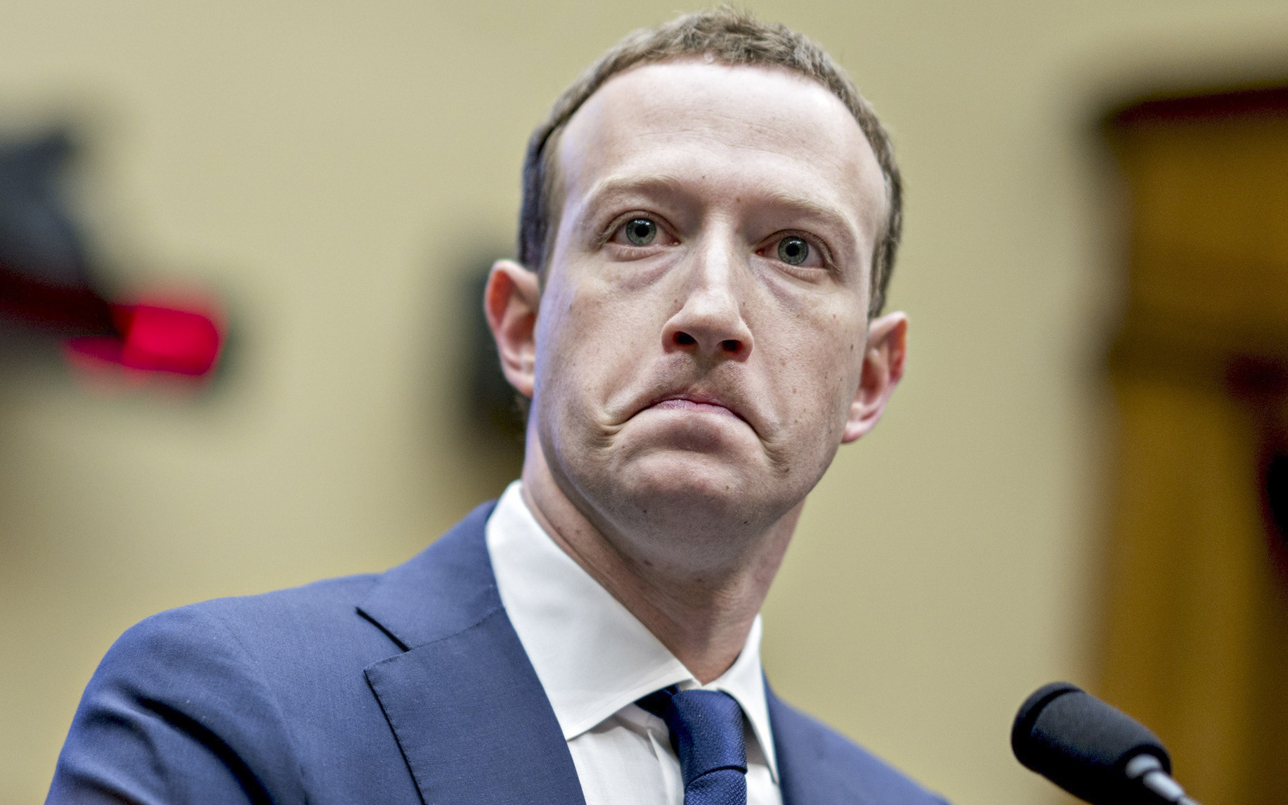 Mark Zuckerberg có động thái mới sau sự cố Facebook “bay màu”, nhưng chưa gì đã bị “cứng họng” với loạt câu hỏi khó từ netizen