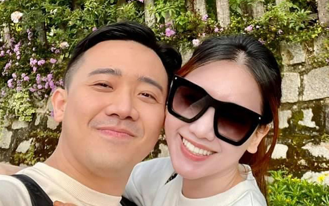 Trấn Thành hạnh phúc vi vu bên vợ sáng đầu tuần sau loạt thị phi, 1 chi tiết đặc biệt gây chú ý