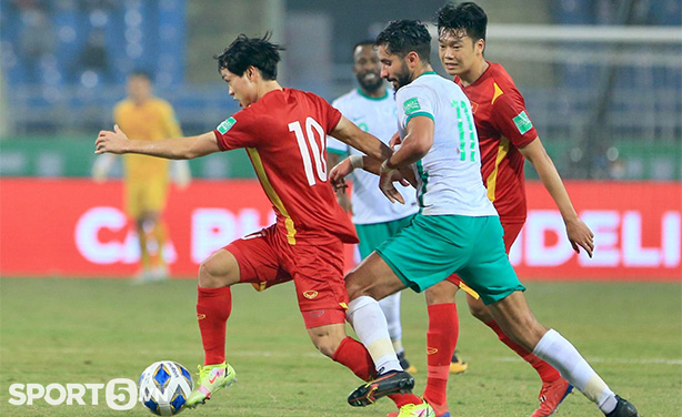 Thánh VAR hiển linh cứu một bàn thua! Tuyển Việt Nam vẫn phải nhận thất bại 0-1 trước Saudi Arabia - Ảnh 2.
