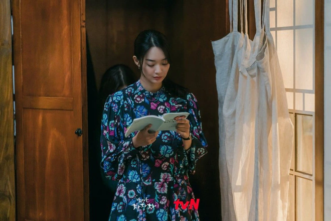 4 sao Hàn và tủ đồ siêu chán trên phim: Cha Eun Woo như mượn đồ của bố, Han So Hee kém sang hẳn luôn! - Ảnh 1.