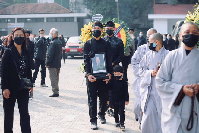 Thanh Hương cùng đồng nghiệp đi viếng mộ NSND Hoàng Dũng, tiết lộ câu chuyện xúc động về người quá cố - Ảnh 4.