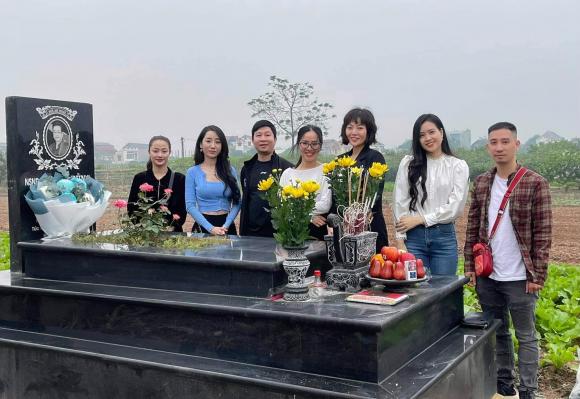 Thanh Hương cùng đồng nghiệp đi viếng mộ NSND Hoàng Dũng, tiết lộ câu chuyện xúc động về người quá cố - Ảnh 3.