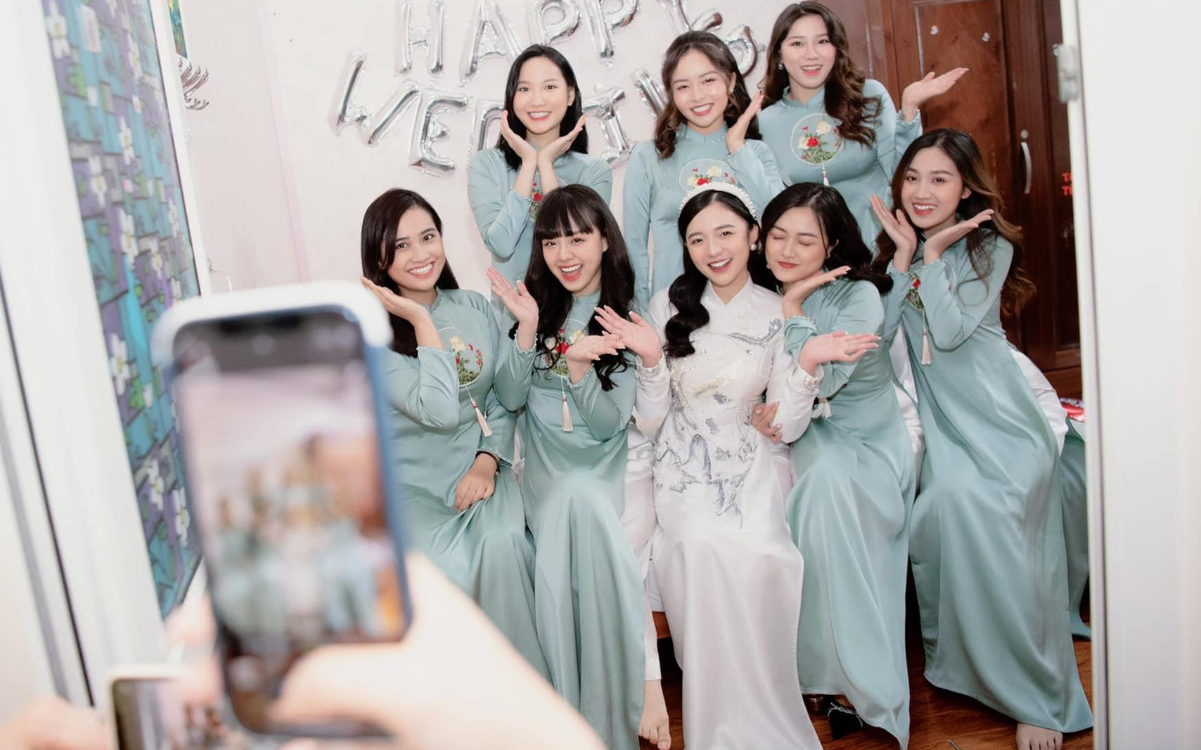 Ngắm nhan sắc dàn phù dâu trong đám cưới MC Phương Thảo, toàn là những mỹ nữ của VTV?