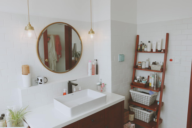 Phòng tắm nhà người nổi tiếng sang chảnh cỡ nào: Hương Giang chuộng thiết kế hoàng gia, Quỳnh Anh Shyn phối màu với cảm hứng từ Hy Lạp - Ảnh 7.