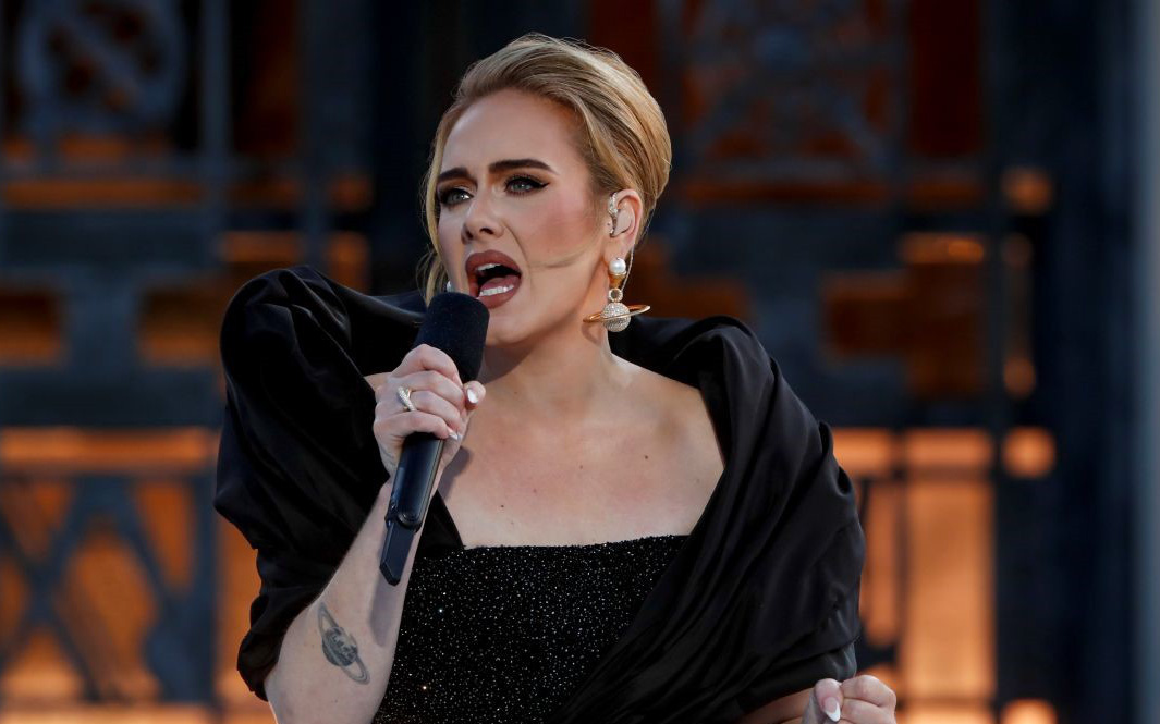 Được khen ngợi nhưng album 30 của Adele chỉ tiêu thụ được bằng 1/4 của 25, thời hoàng kim đã qua đi?