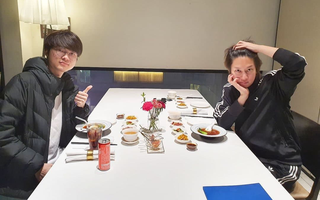 Kim Heechul phấn khích khoe ảnh đi ăn cùng Faker: &quot;Thần tượng của tôi! Lee Sanghyeok!&quot;