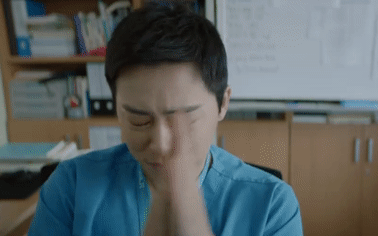 Hospital Playlist 2 tự dưng lọt top 10 phim Hàn dở nhất năm, netizen sôi máu &quot;chê thì tự đóng phim mà xem&quot;