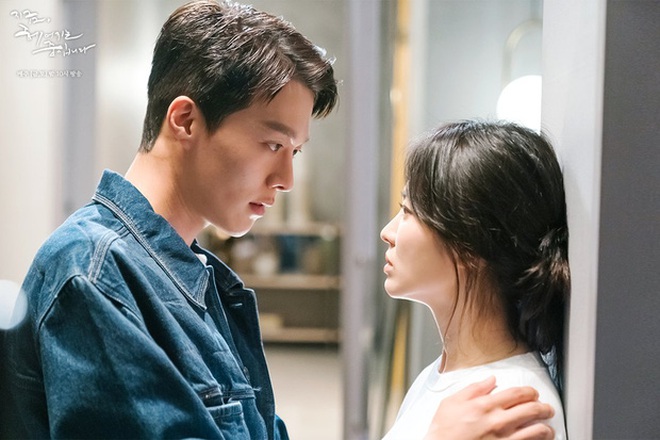 Song Hye Kyo sẽ chẳng hết nhạt nhòa nếu còn lặp lại 3 điều này: Cáu nhất là chuyện mê đóng phim với trai trẻ - Ảnh 6.
