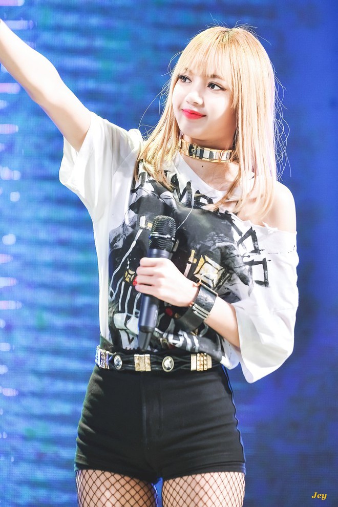 Một thành viên IVE gây ngỡ ngàng vì quá giống Lisa (BLACKPINK), thậm chí ảnh pre-debut cũng như chị em ruột? - Ảnh 7.