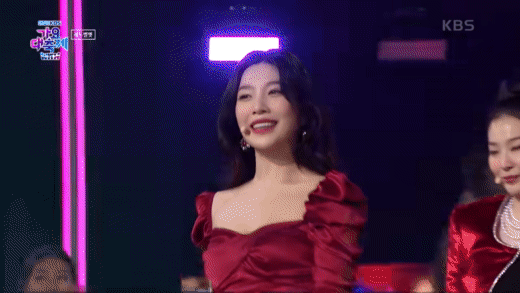 Nữ thần váy đỏ Joy (Red Velvet) comeback cực gắt tại KBS Gayo Daechukje: Sang và sexy nghẹt thở thế này fan chịu sao nổi! - Ảnh 9.