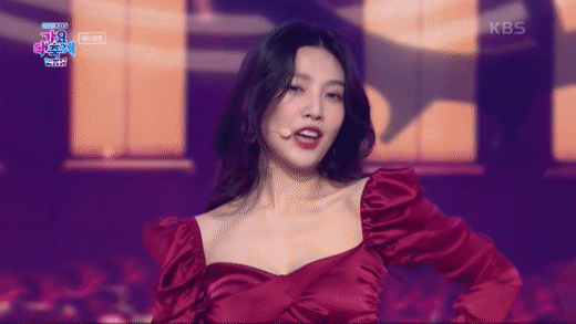 Nữ thần váy đỏ Joy (Red Velvet) comeback cực gắt tại KBS Gayo Daechukje: Sang và sexy nghẹt thở thế này fan chịu sao nổi! - Ảnh 8.