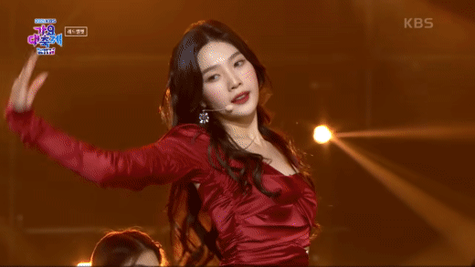 Nữ thần váy đỏ Joy (Red Velvet) comeback cực gắt tại KBS Gayo Daechukje: Sang và sexy nghẹt thở thế này fan chịu sao nổi! - Ảnh 12.