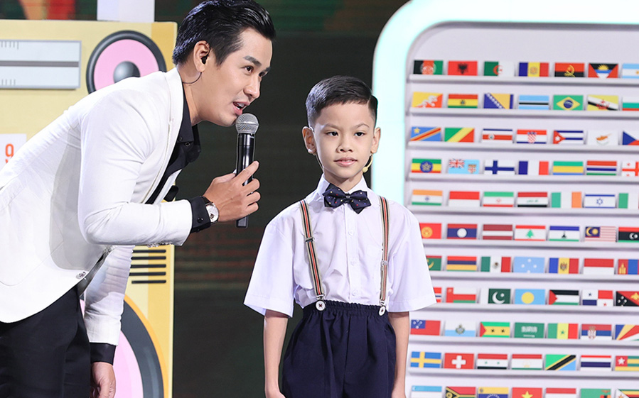 Cậu bé 8 tuổi phân biệt 100 bài quốc ca khiến Vũ Cát Tường há hốc mồm