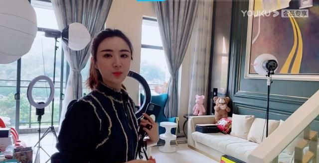 Gia sản lên đến 32.000 tỷ, ca sĩ kiêm nữ hoàng livestream Vi Á vừa dính bê bối trốn thuế 2.300 tỷ sở hữu căn nhà khủng thế nào? - Ảnh 3.