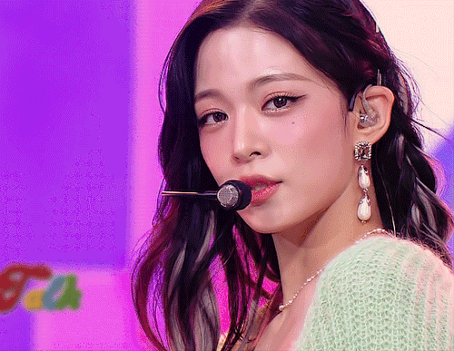 Mỹ nhân có visual đè bẹp BLACKPINK, Red Velvet: Khí chất sang trọng trên sân khấu thật không đùa được! - Ảnh 23.