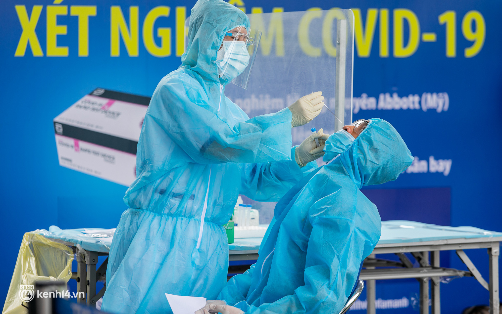 Diễn biến dịch ngày 28/12: Hà Nội tiếp tục ghi nhận số ca mắc Covid-19 tăng kỷ lục; 4 người Nghệ An chung chuyến bay với người nhiễm Omicron đầu tiên tại Việt Nam