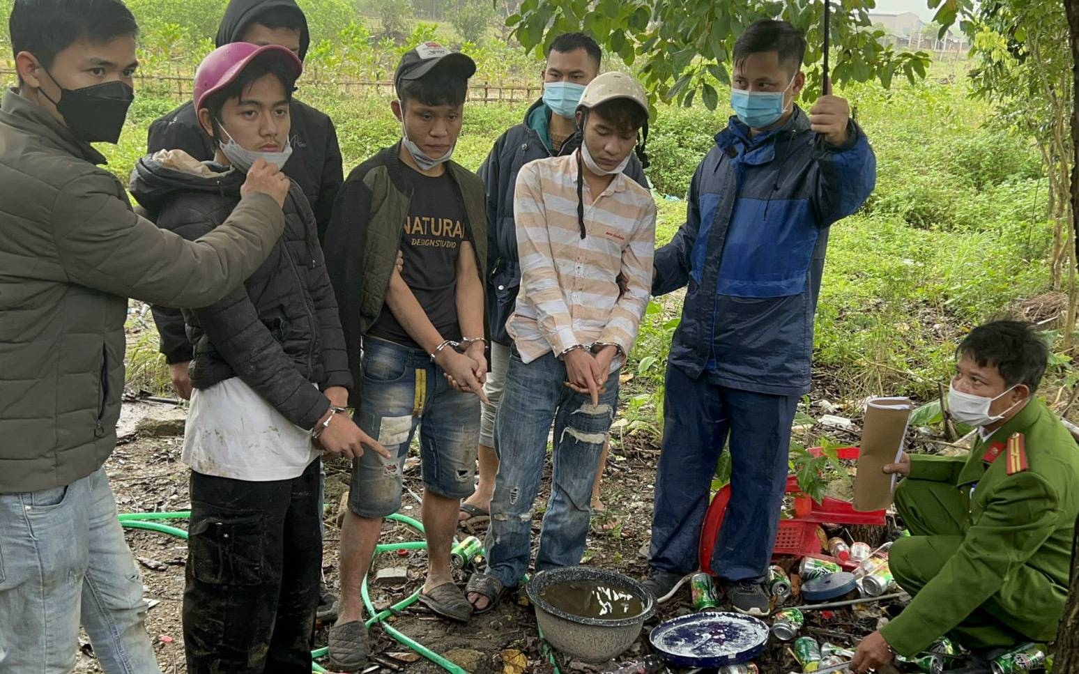 3 thanh niên 19 tuổi vận chuyển hàng nghìn viên ma túy