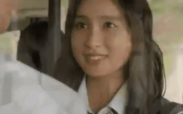 Nam sinh đá lệch cả xe bus để ngăn em gái hẹn hò crush: Cảnh phim Nhật này ẩn chứa bí mật &quot;biến thái&quot; hơn bạn tưởng!