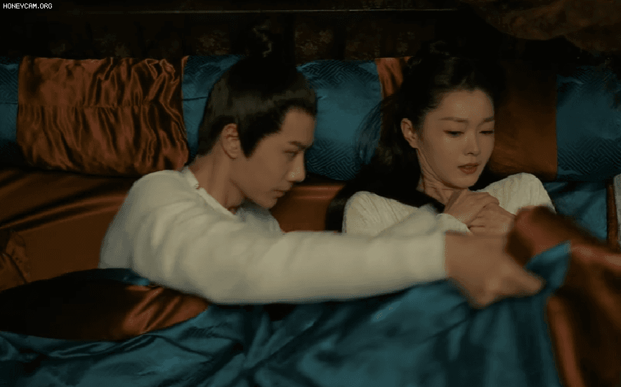 Lộ cảnh &quot;giường chiếu&quot; của Vương Nhất Bác và vợ yêu ở phim mới, anh nhà tỏ vẻ thế nào mà fan tức anh ách?